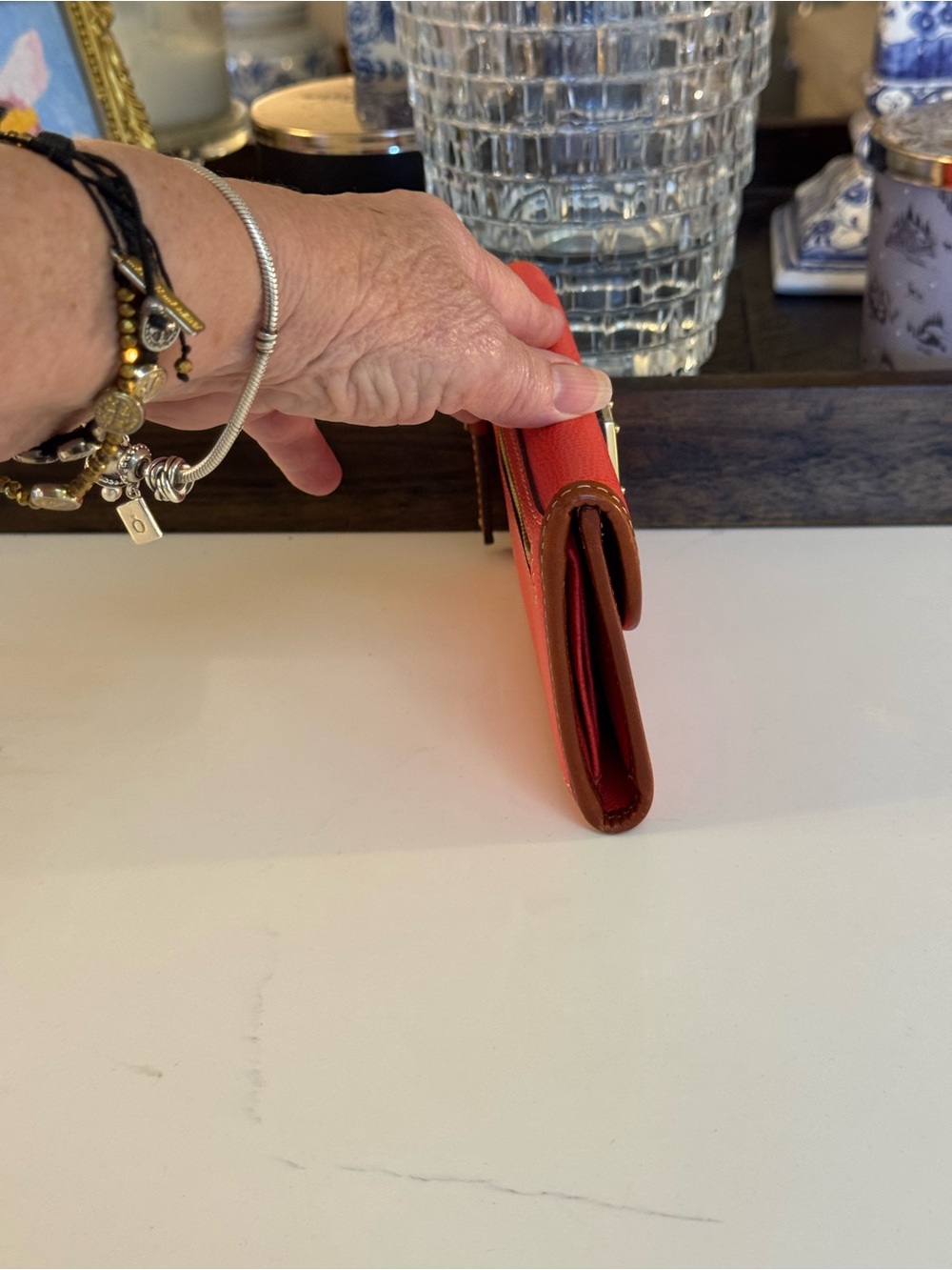 🧡🤎 NWOT DOONEY & BOURKE ORANGE AND TAN LEATHER WALLET! - Picture 5 of 7